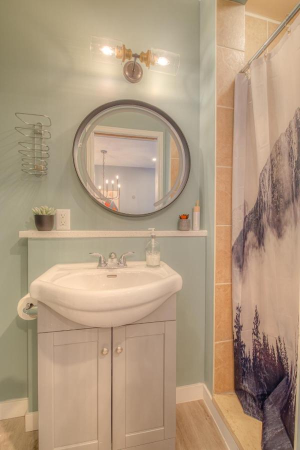 Beautiful Newly Reno 2Bdm 2 Bth Sleep Up To 6 Adults & Kids Mountain View Townhouse Suite Канмор Экстерьер фото