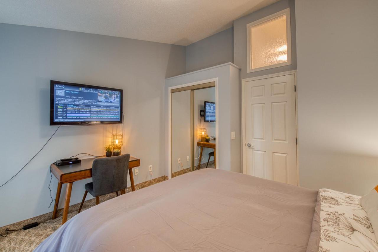 Beautiful Newly Reno 2Bdm 2 Bth Sleep Up To 6 Adults & Kids Mountain View Townhouse Suite Канмор Экстерьер фото