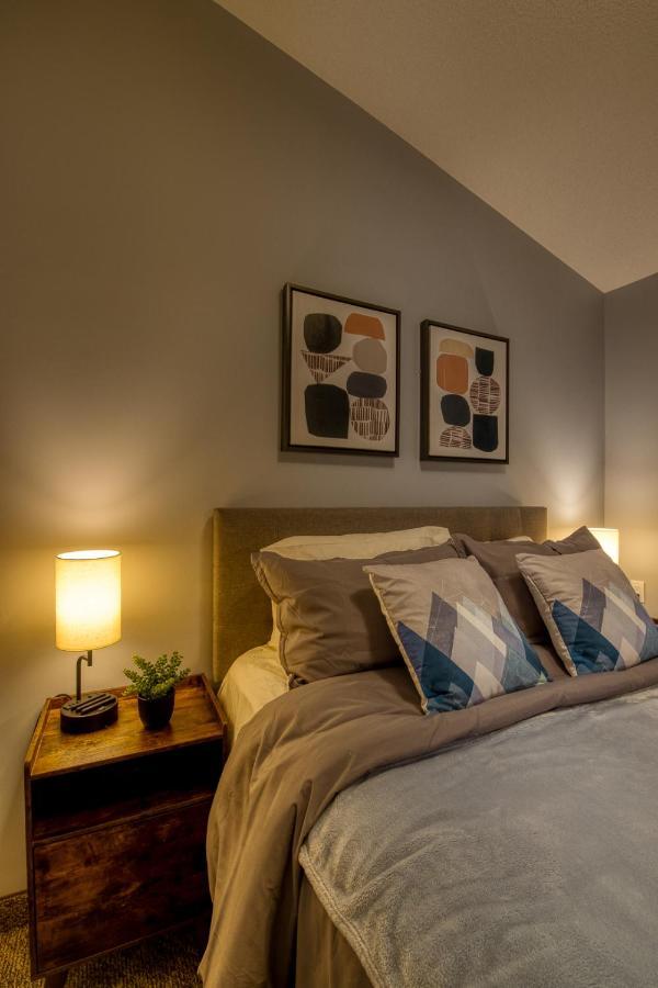Beautiful Newly Reno 2Bdm 2 Bth Sleep Up To 6 Adults & Kids Mountain View Townhouse Suite Канмор Экстерьер фото