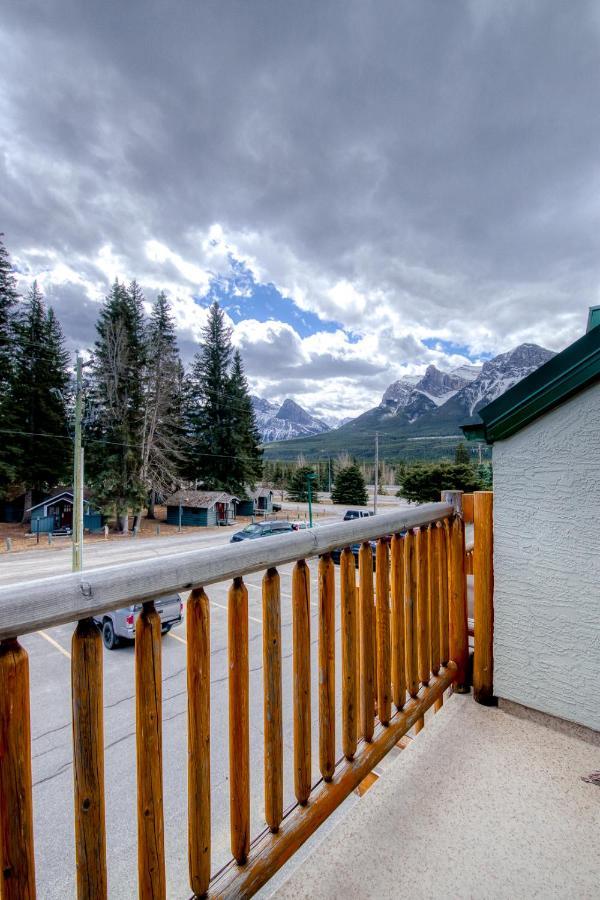 Beautiful Newly Reno 2Bdm 2 Bth Sleep Up To 6 Adults & Kids Mountain View Townhouse Suite Канмор Экстерьер фото