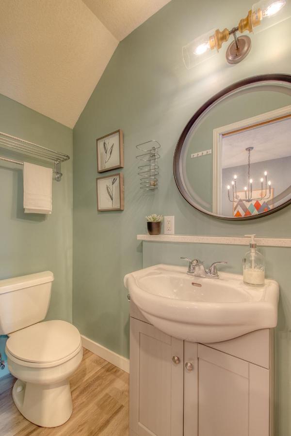 Beautiful Newly Reno 2Bdm 2 Bth Sleep Up To 6 Adults & Kids Mountain View Townhouse Suite Канмор Экстерьер фото