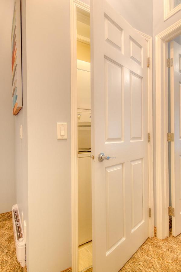 Beautiful Newly Reno 2Bdm 2 Bth Sleep Up To 6 Adults & Kids Mountain View Townhouse Suite Канмор Экстерьер фото