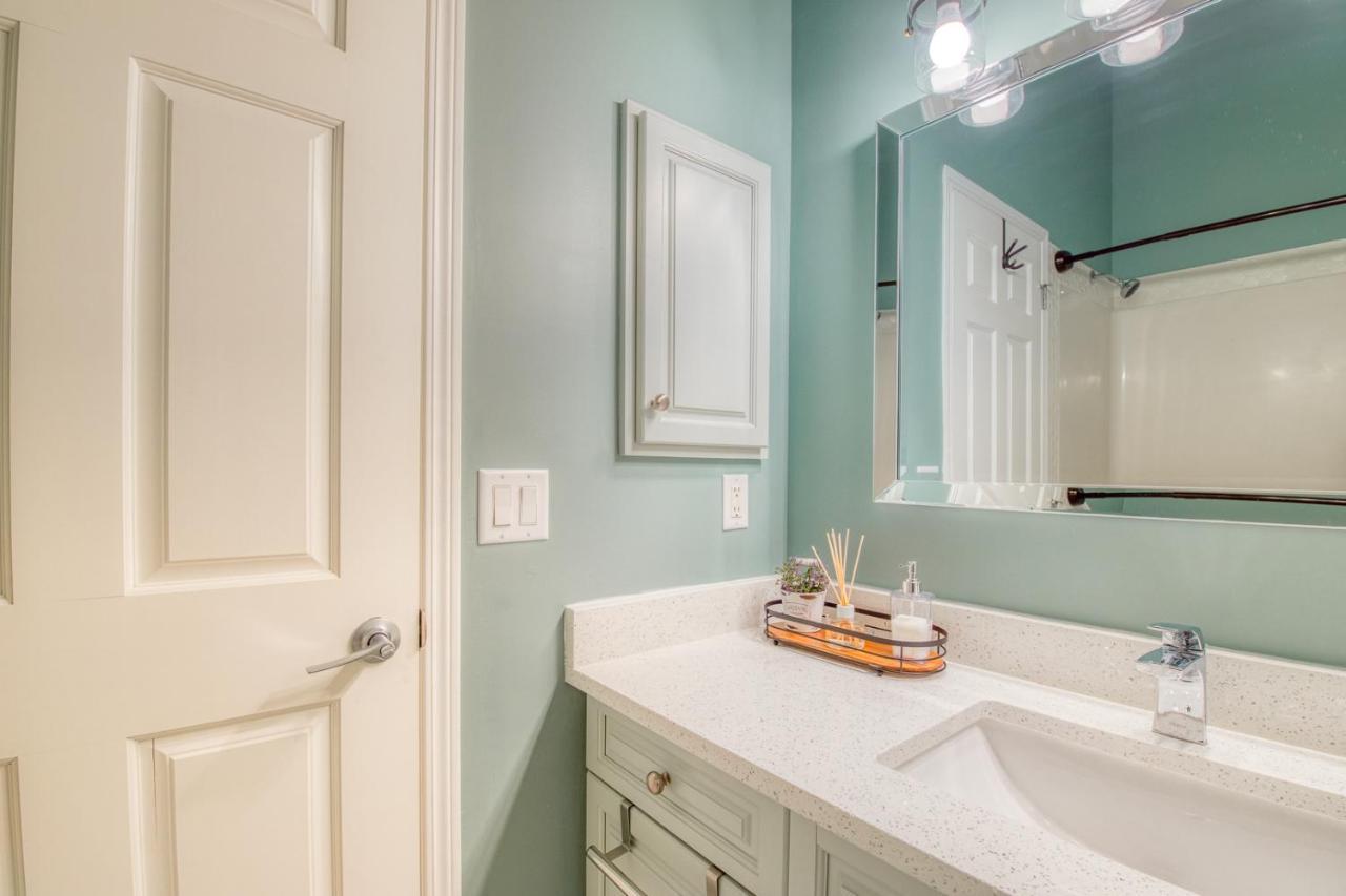 Beautiful Newly Reno 2Bdm 2 Bth Sleep Up To 6 Adults & Kids Mountain View Townhouse Suite Канмор Экстерьер фото