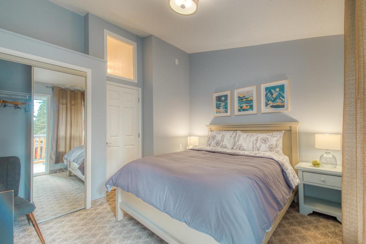 Beautiful Newly Reno 2Bdm 2 Bth Sleep Up To 6 Adults & Kids Mountain View Townhouse Suite Канмор Экстерьер фото